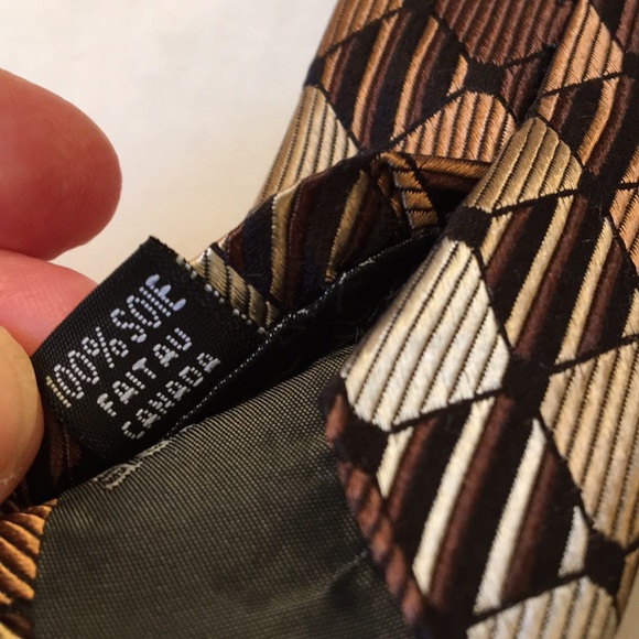 Stone house studio silk tie - Picture 6 of 8